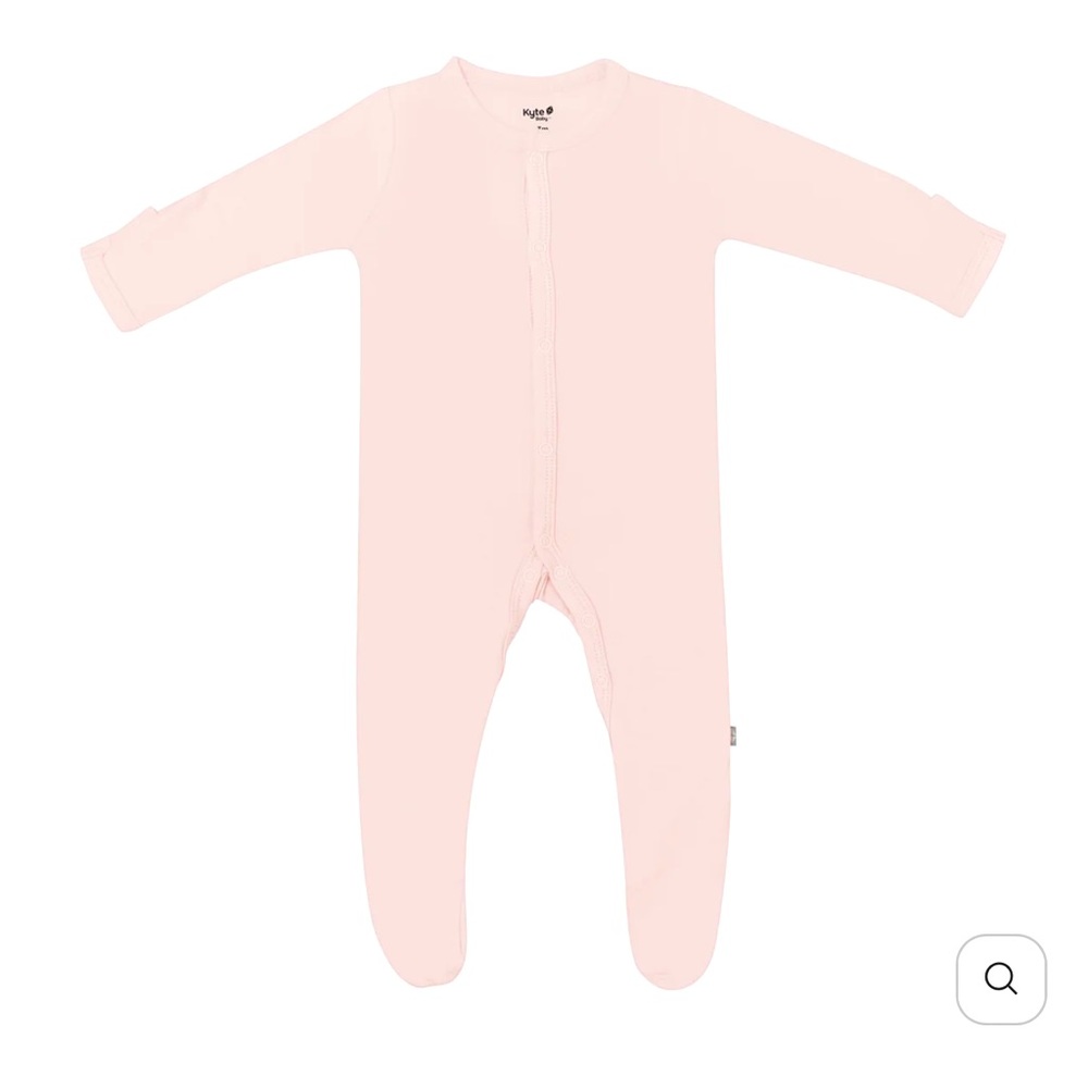 Kyte Baby Snap Footie in Blush - 3-6 months